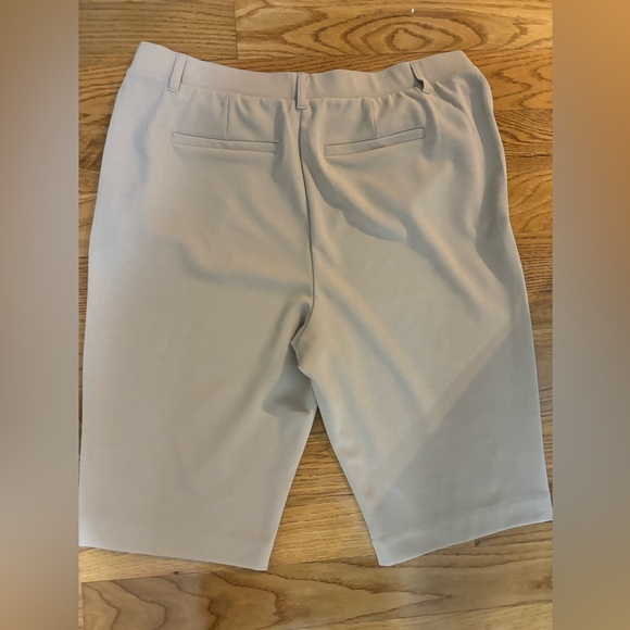 Women’s Suzy Shier shorts (XL) - Picture 2 of 2